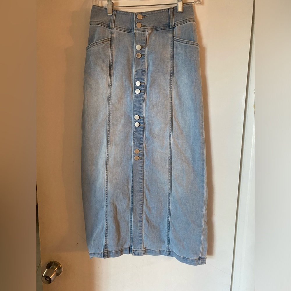 Style and co. Button front Denim midi skirt size 2